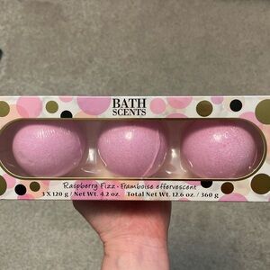 Raspberry-scented Bath Bombs